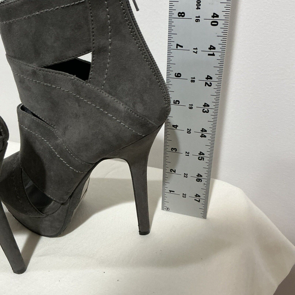Woman’s Forever 21 Gray Faux Suede Size 7 Platform Strappy Open Toe Ankle Boots - Picture 4 of 8